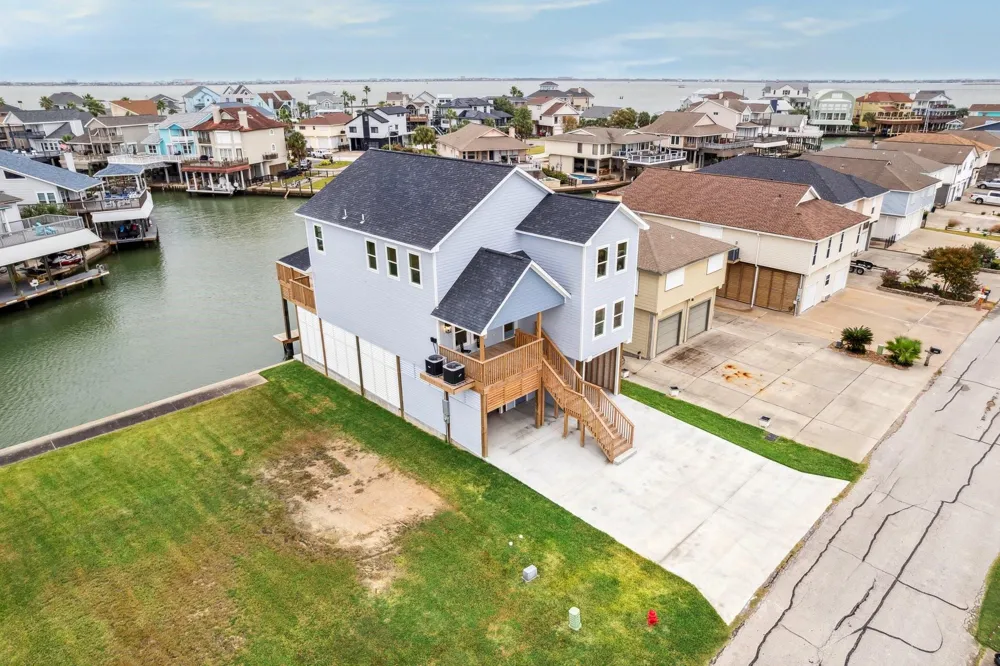 230 Bora Bora Drive Tiki Island, TX 77554