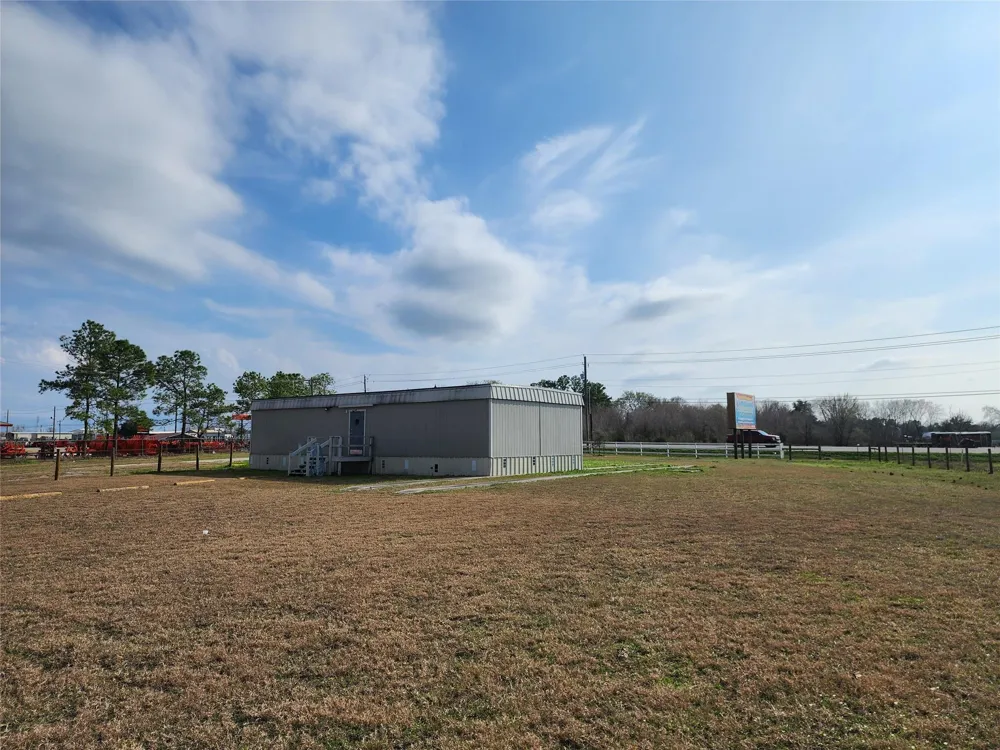 3373 E Highway 6 Alvin, TX 77511