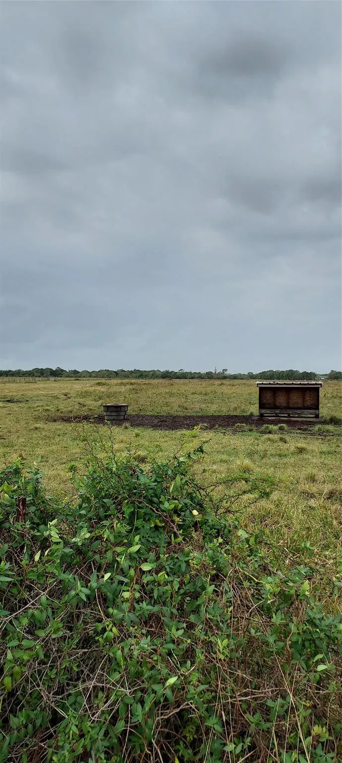 11700 Fm 2004 Alvin, TX 77510