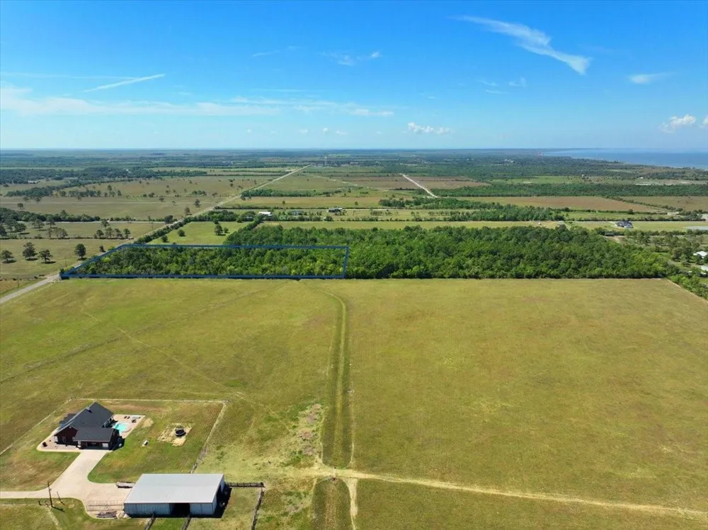 6246 Eagle Road Anahuac, TX 77514
