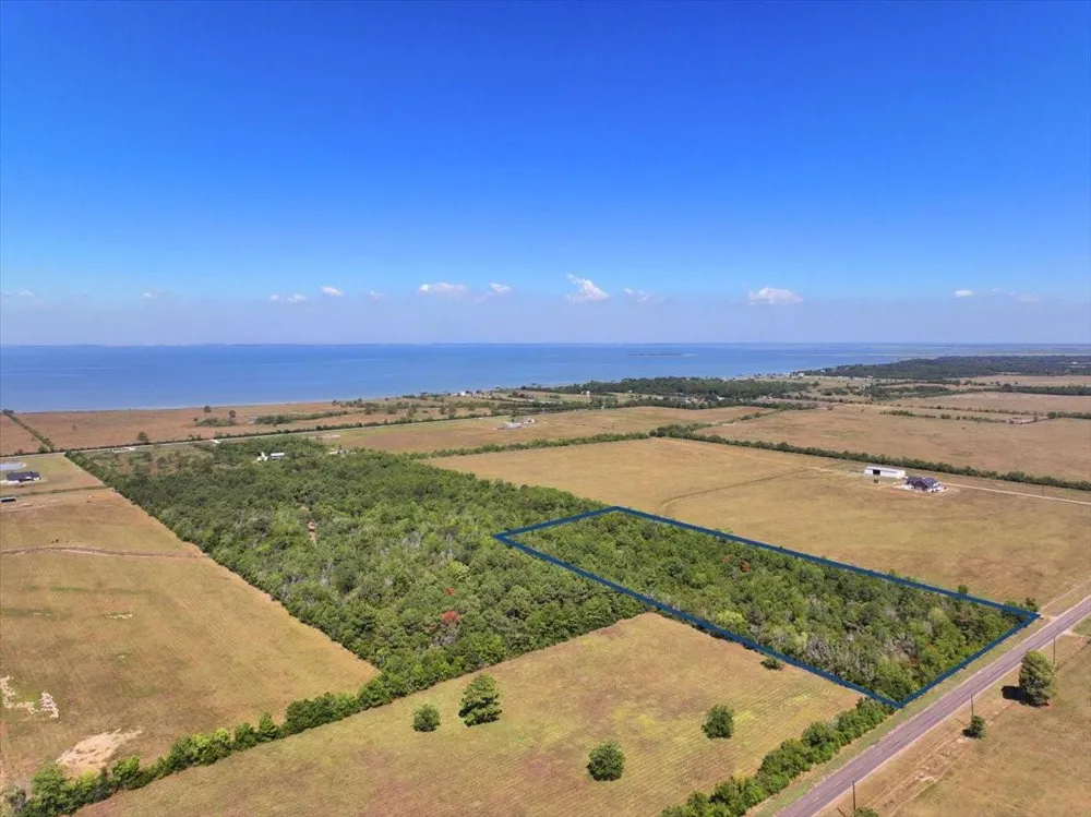 6246 Eagle Road Anahuac, TX 77514