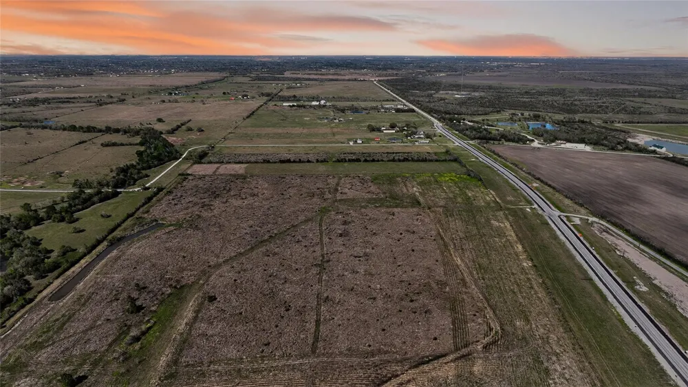 11402 Fm 2004 Santa Fe, TX 77510