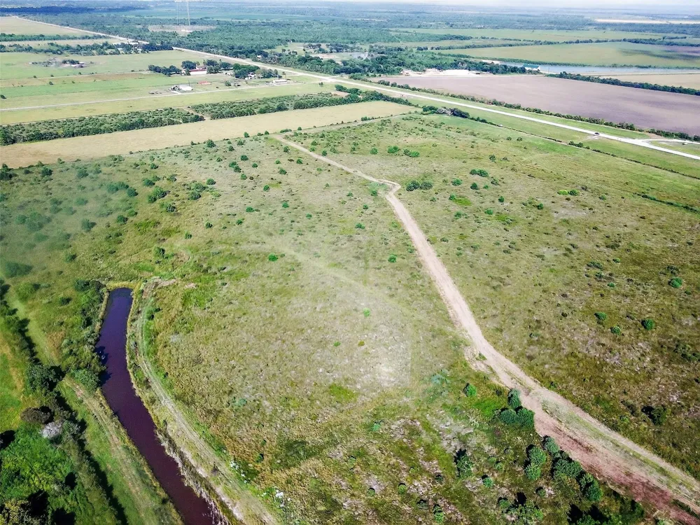 11402 Fm 2004 Santa Fe, TX 77510