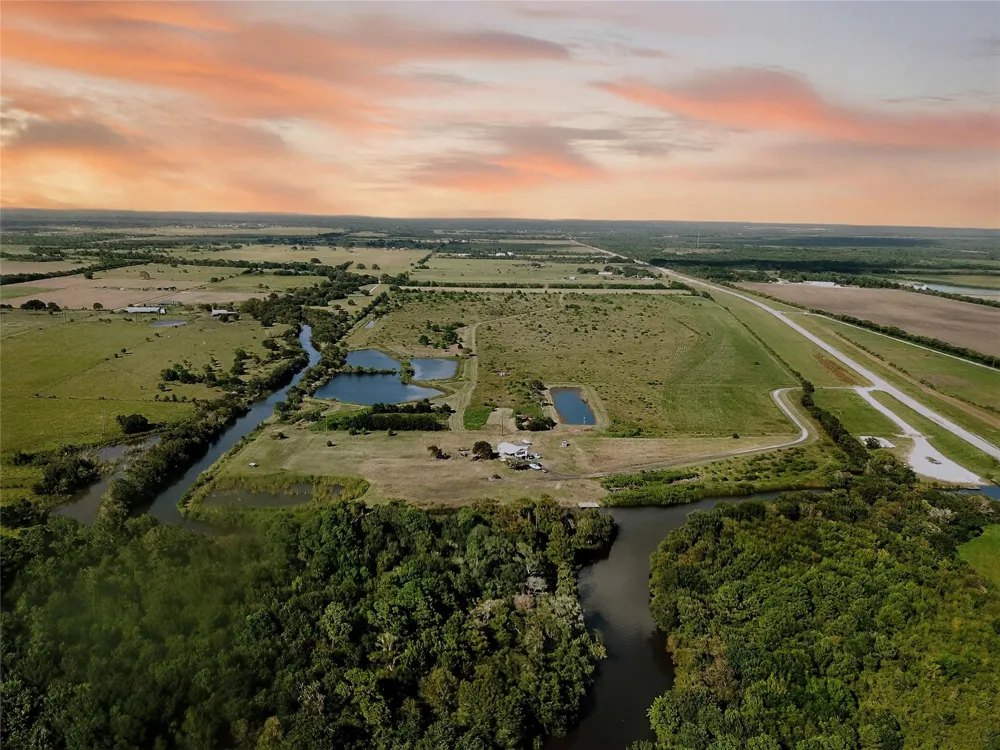 11402 Fm 2004 Santa Fe, TX 77510
