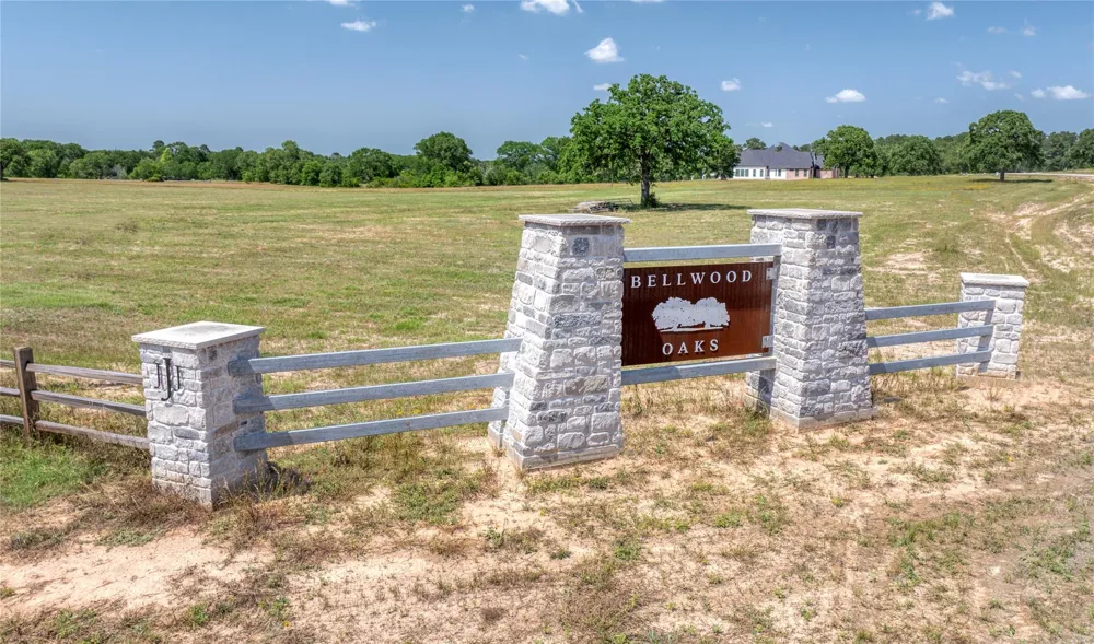 299 Bellwood Lake Lane Bellville, TX 77418