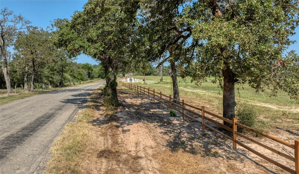 293 Bellwood Lake Lane Bellville, TX 77418