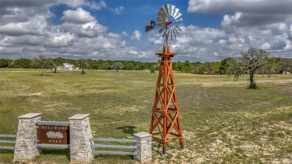 293 Bellwood Lake Lane Bellville, TX 77418