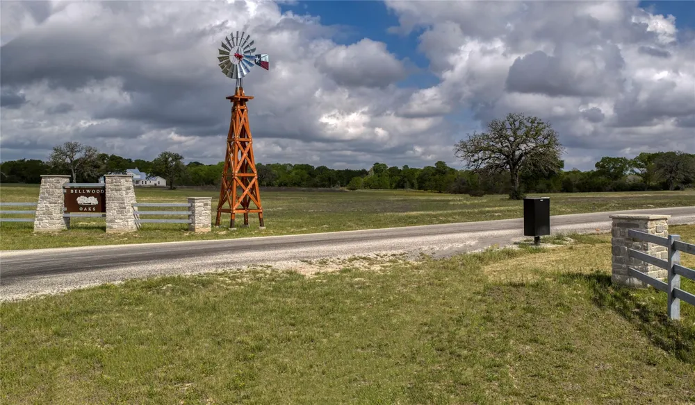 293 Bellwood Lake Lane Bellville, TX 77418