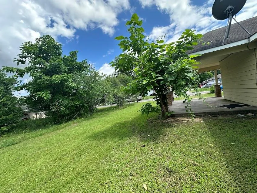 1009 W Houston Street Clarksville, TX 75426