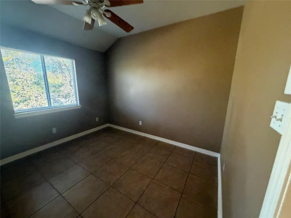1009 W Houston Street Clarksville, TX 75426