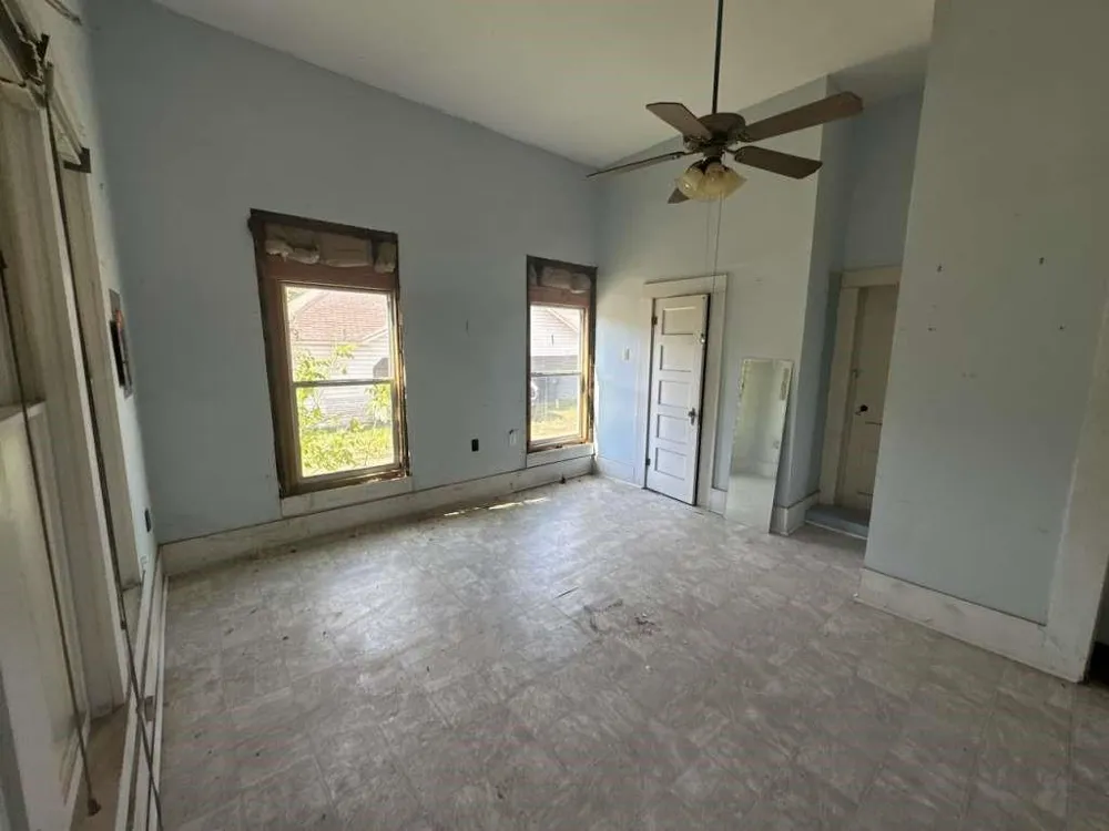 716 E Main Street Nacogdoches, TX 75961