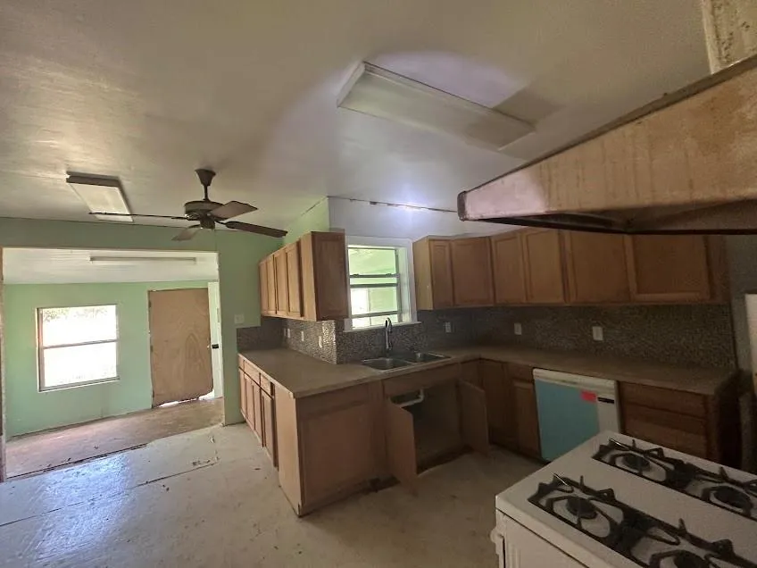 716 E Main Street Nacogdoches, TX 75961