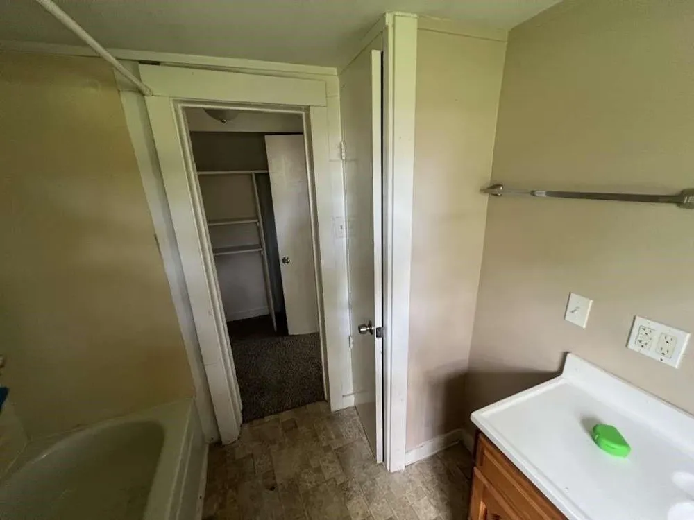 1414 Avenue K Danbury, TX 77534