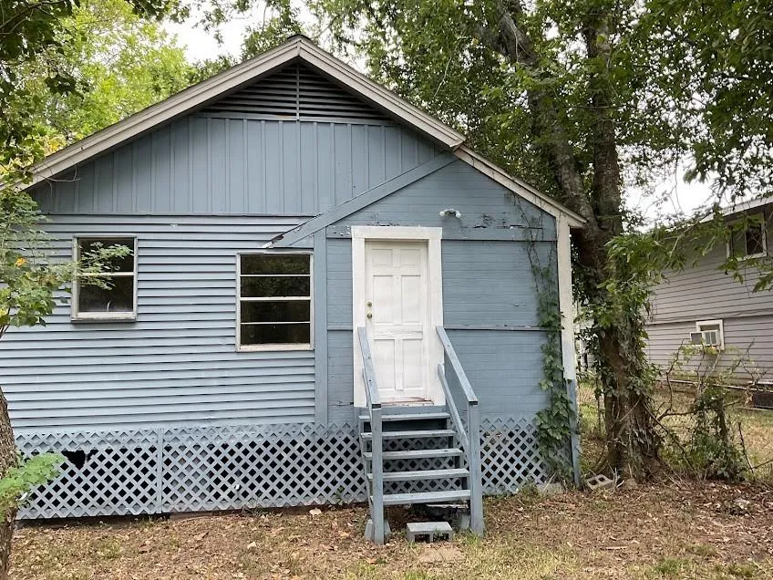 1414 Avenue K Danbury, TX 77534