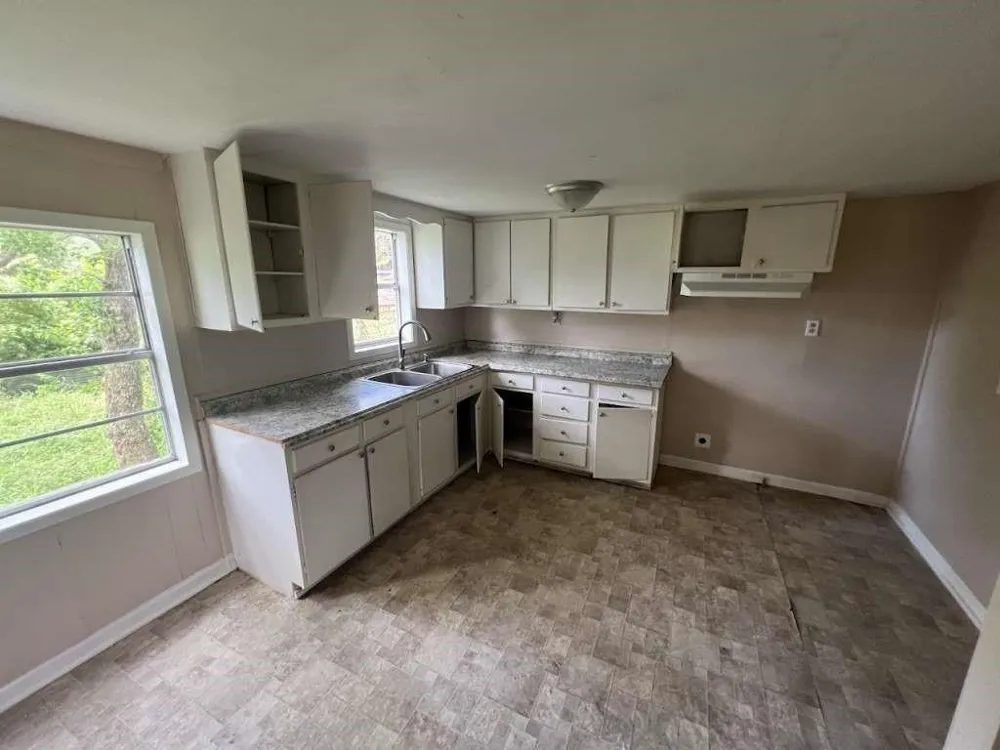 1414 Avenue K Danbury, TX 77534
