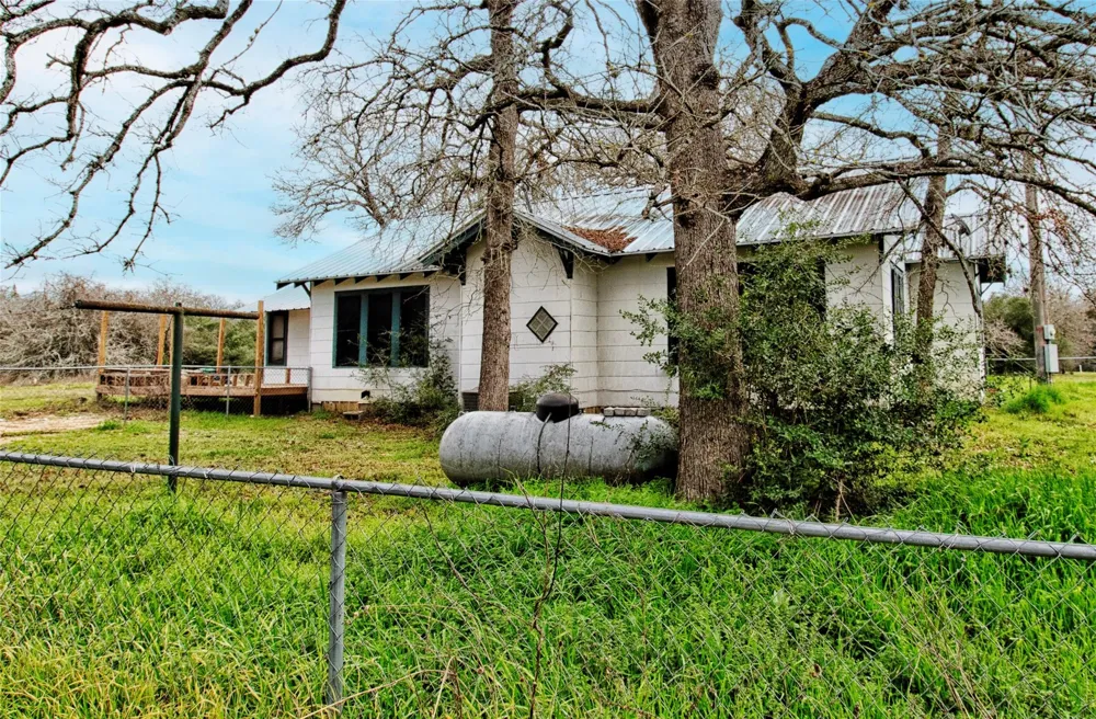 5100 Wood Duck Drive Waelder, TX 78959