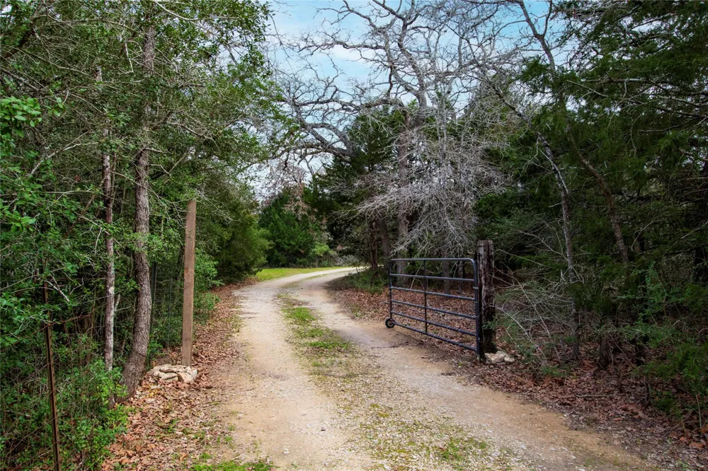 5100 Wood Duck Drive Waelder, TX 78959