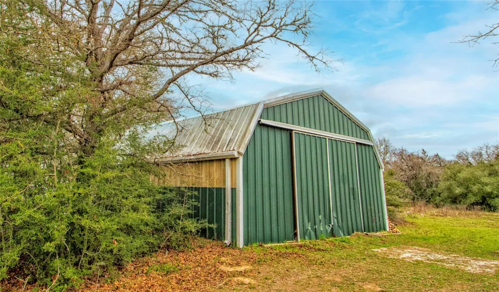 5100 Wood Duck Drive Waelder, TX 78959