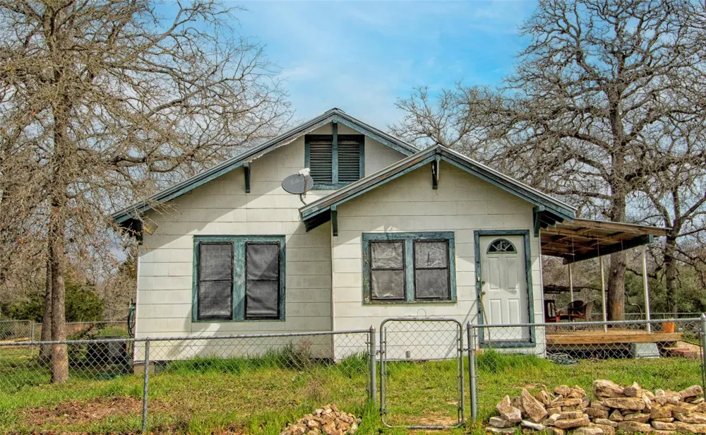 5100 Wood Duck Drive Waelder, TX 78959