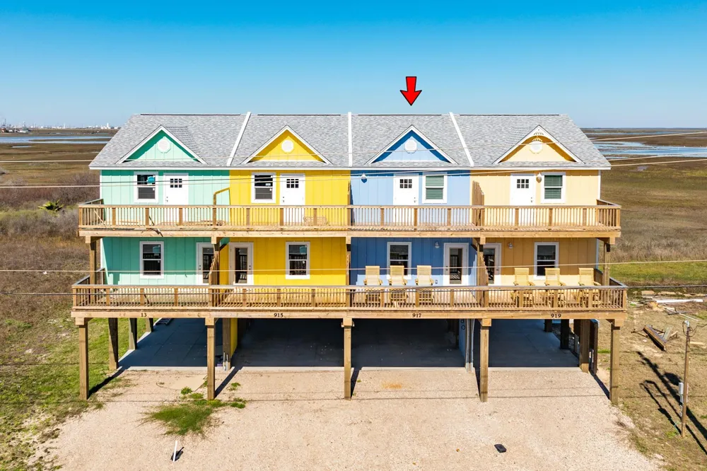 917 Blue Water Hwy Surfside Beach, TX 77541