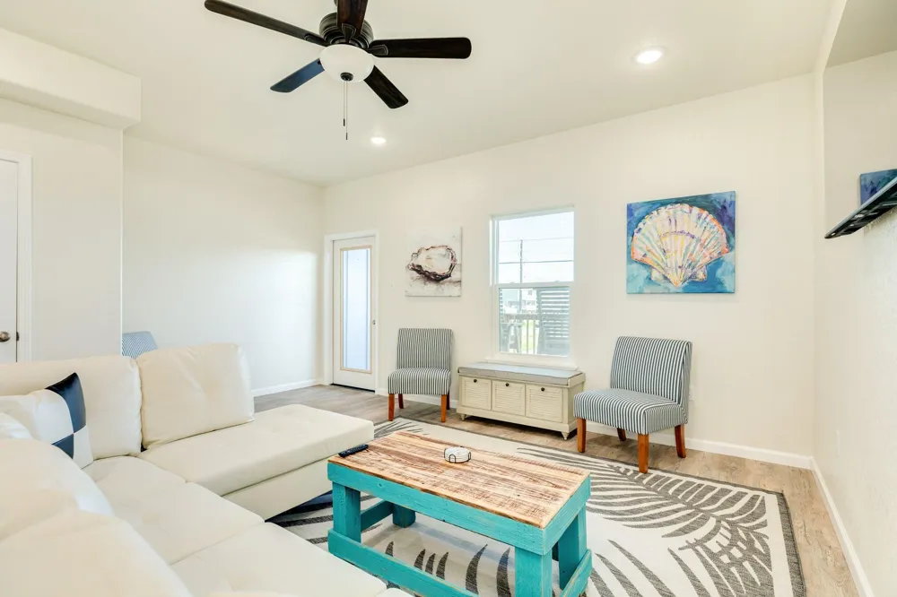 917 Blue Water Hwy Surfside Beach, TX 77541