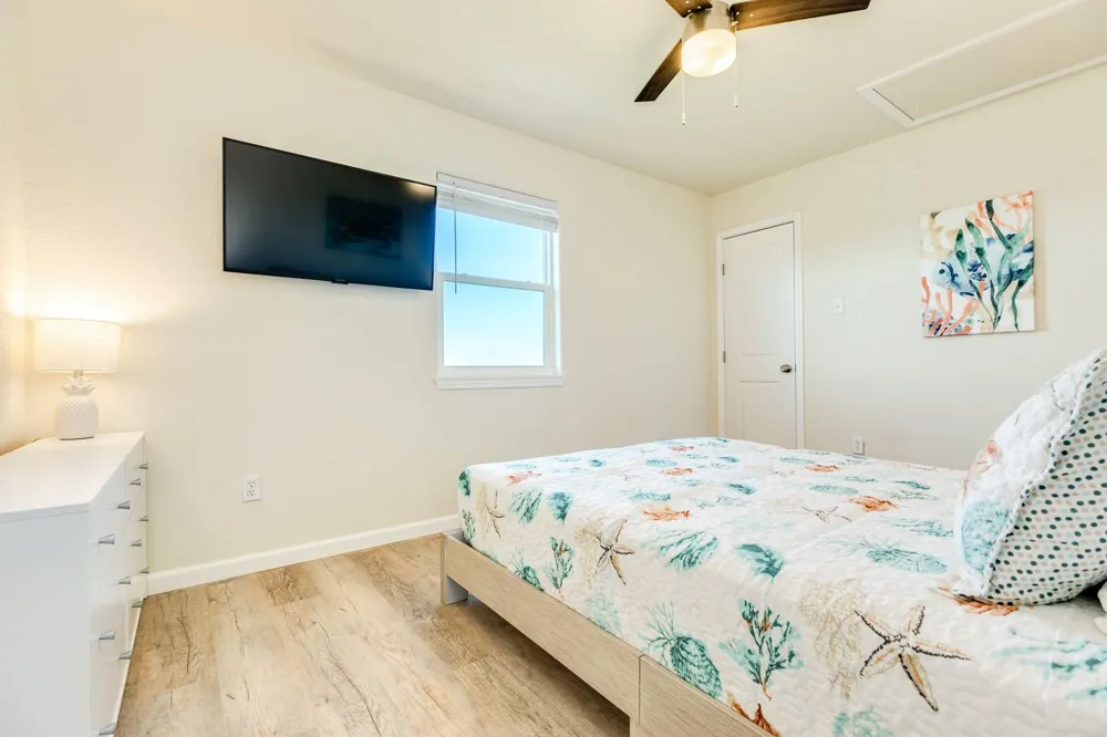 917 Blue Water Hwy Surfside Beach, TX 77541