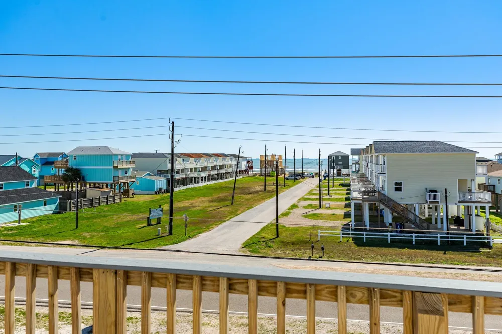 917 Blue Water Hwy Surfside Beach, TX 77541