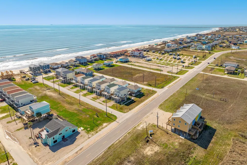 917 Blue Water Hwy Surfside Beach, TX 77541