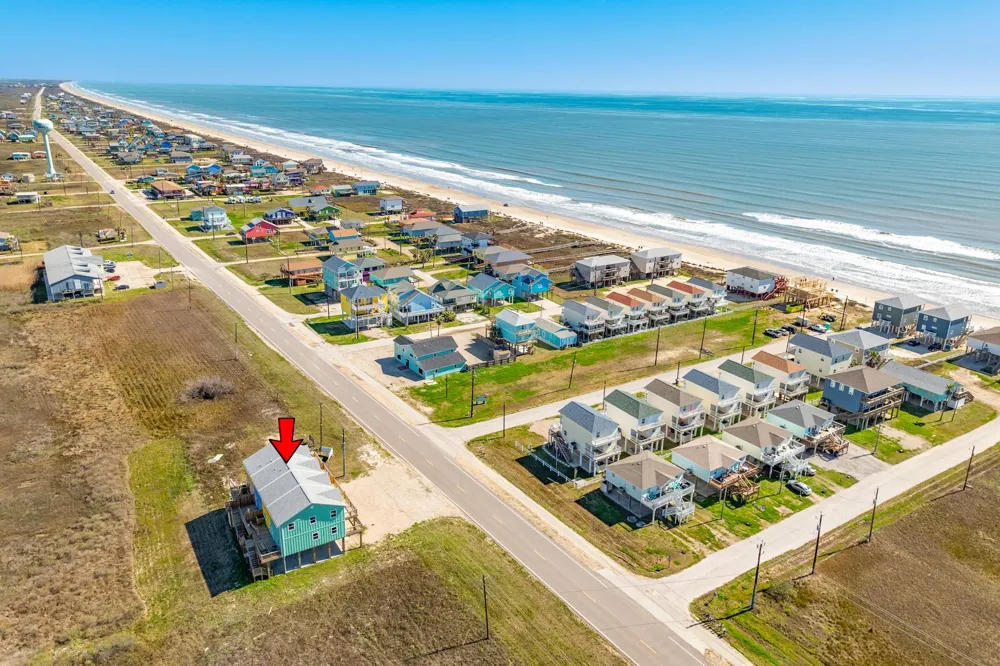 917 Blue Water Hwy Surfside Beach, TX 77541