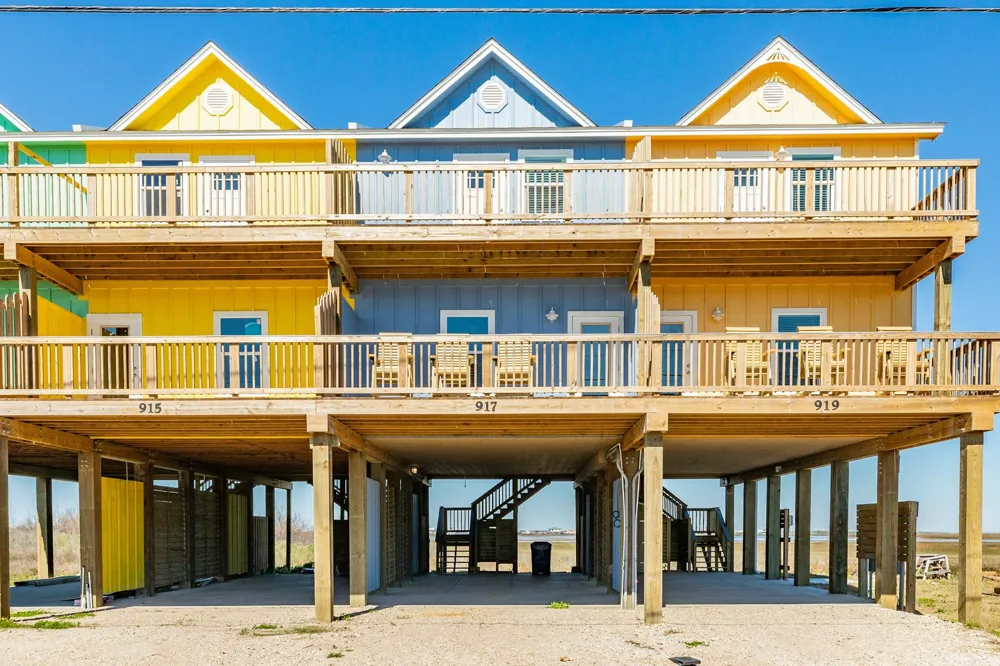 917 Blue Water Hwy Surfside Beach, TX 77541