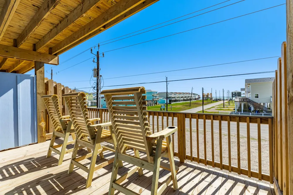 917 Blue Water Hwy Surfside Beach, TX 77541