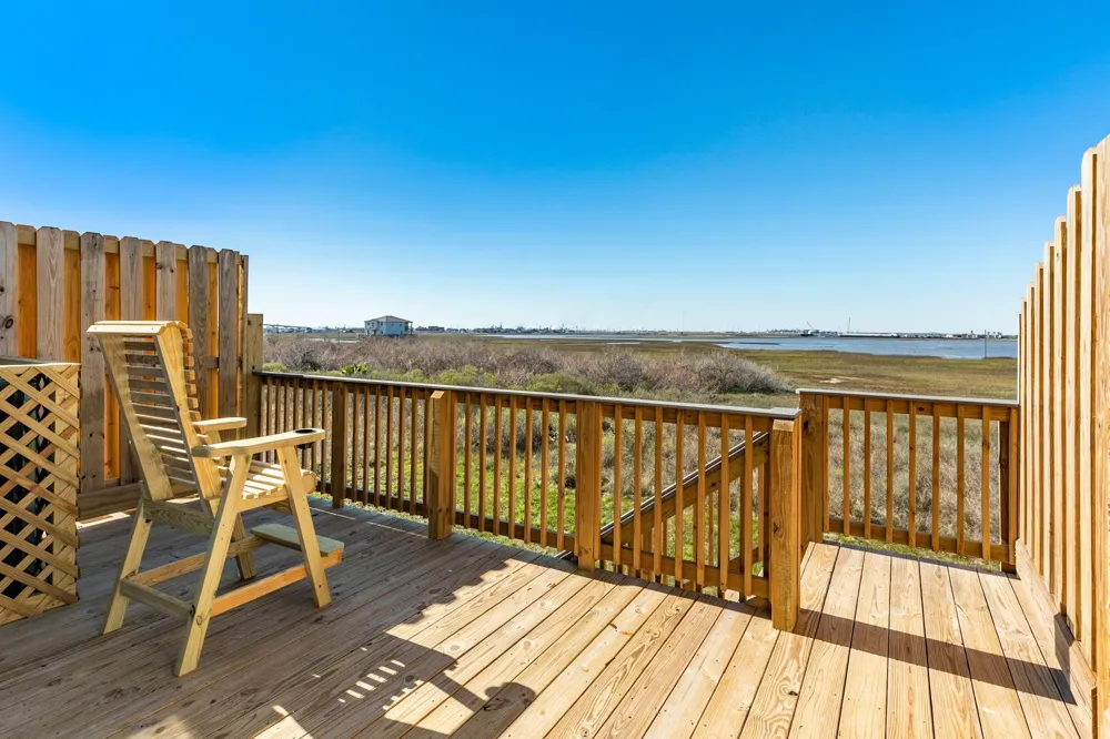 917 Blue Water Hwy Surfside Beach, TX 77541