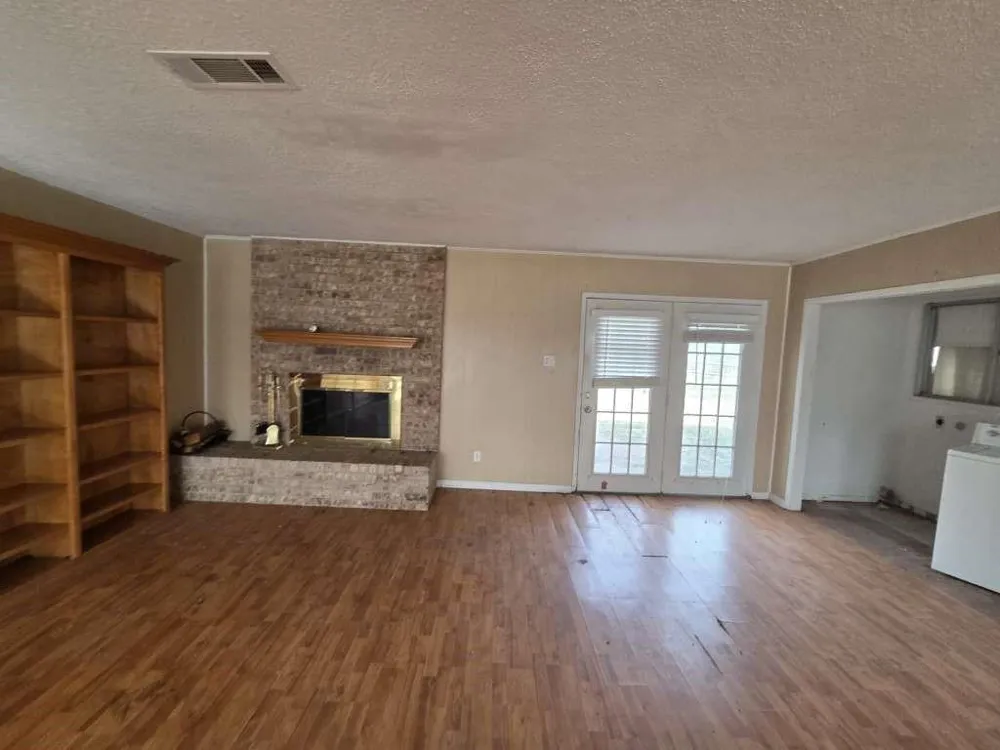 422 Navajo Trail Gainesville, TX 76240