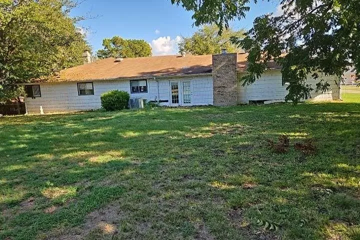 422 Navajo Trail Gainesville, TX 76240