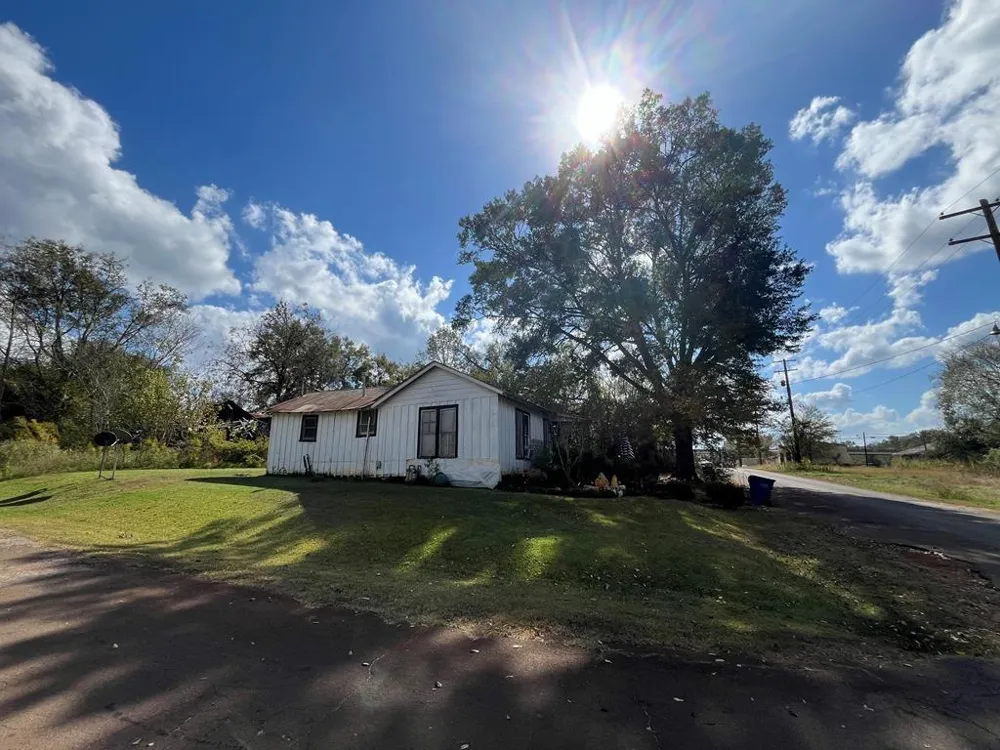 110 Bolivar St San Augustine, TX 75972