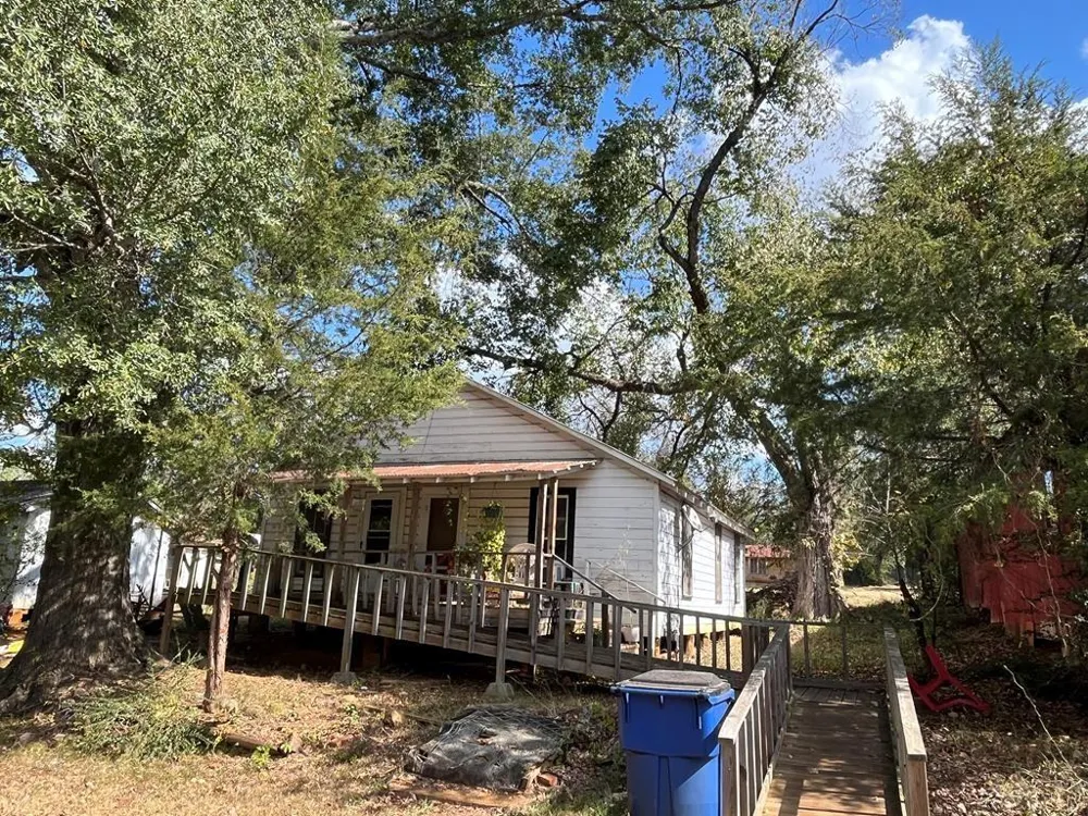 110 Bolivar St San Augustine, TX 75972