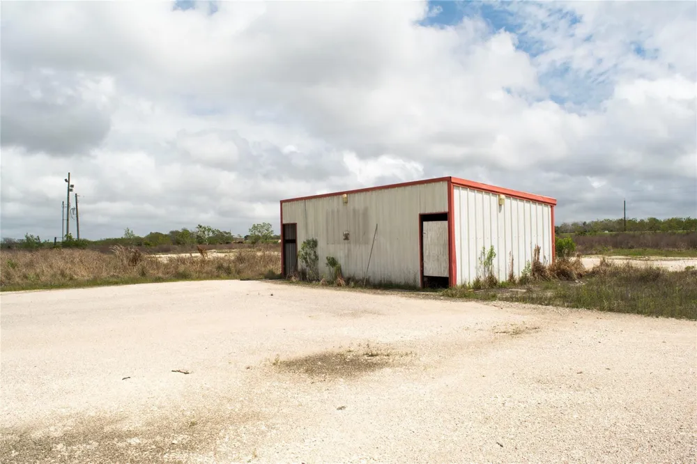 27250 Fm 2004 Angleton, TX 77515