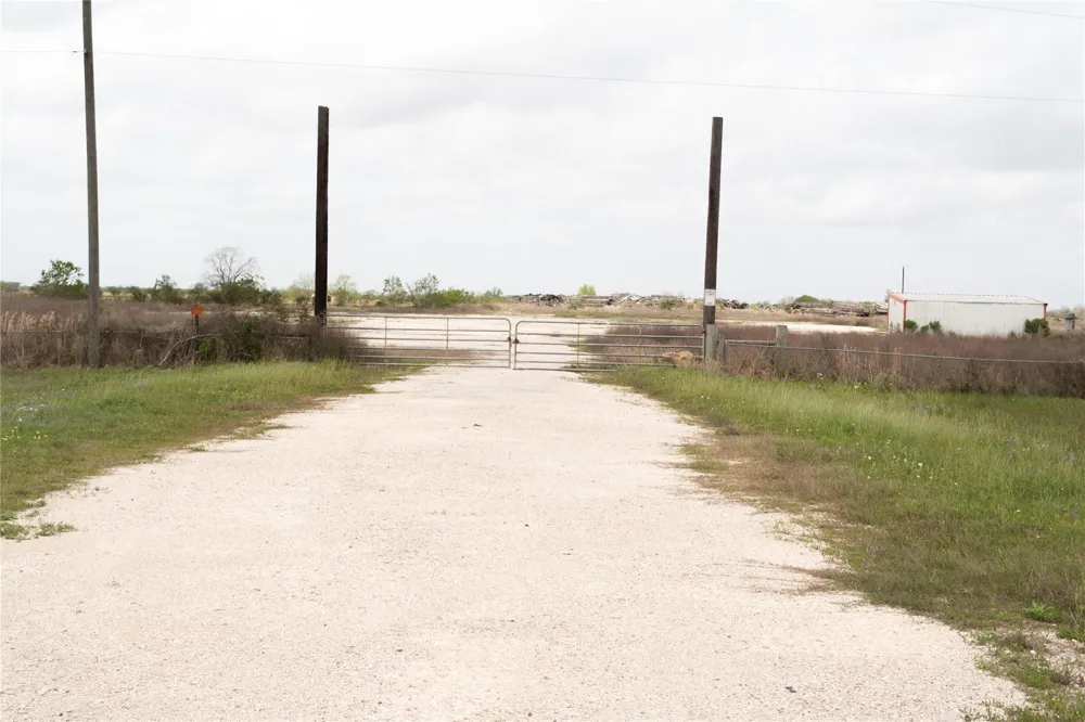 27250 Fm 2004 Angleton, TX 77515