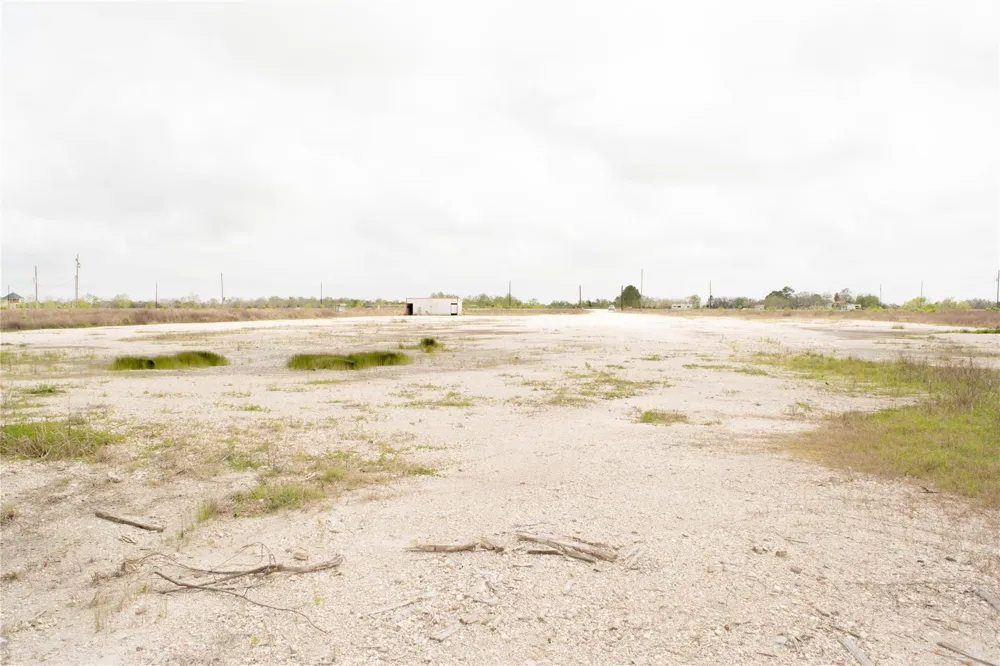 27250 Fm 2004 Angleton, TX 77515