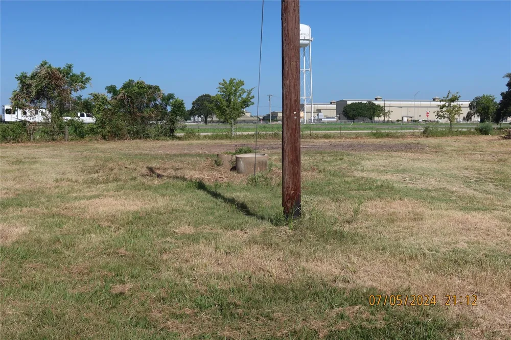 1046 Railhead Road Columbus, TX 78934