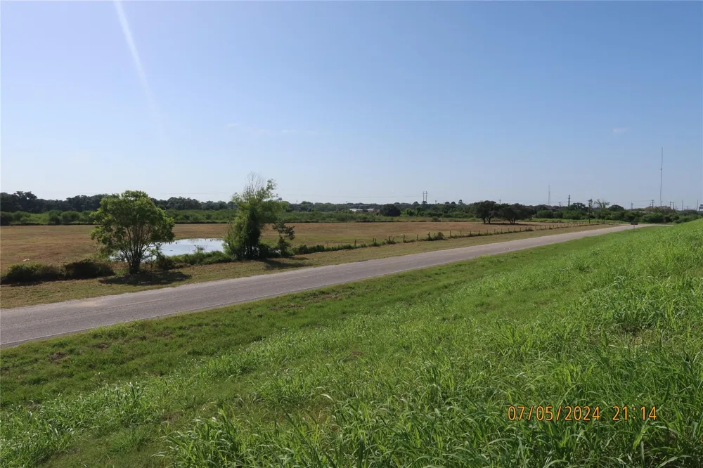 1046 Railhead Road Columbus, TX 78934