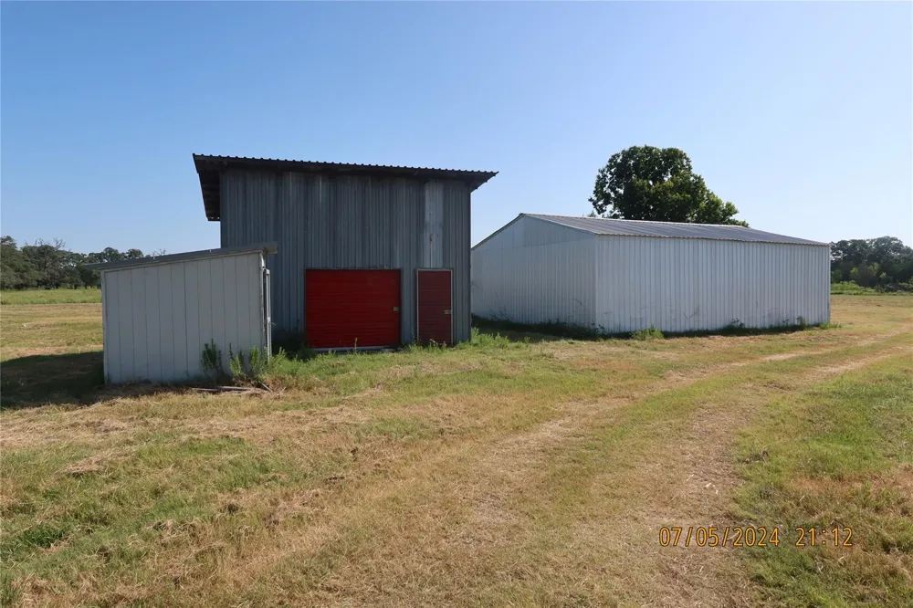 1046 Railhead Road Columbus, TX 78934