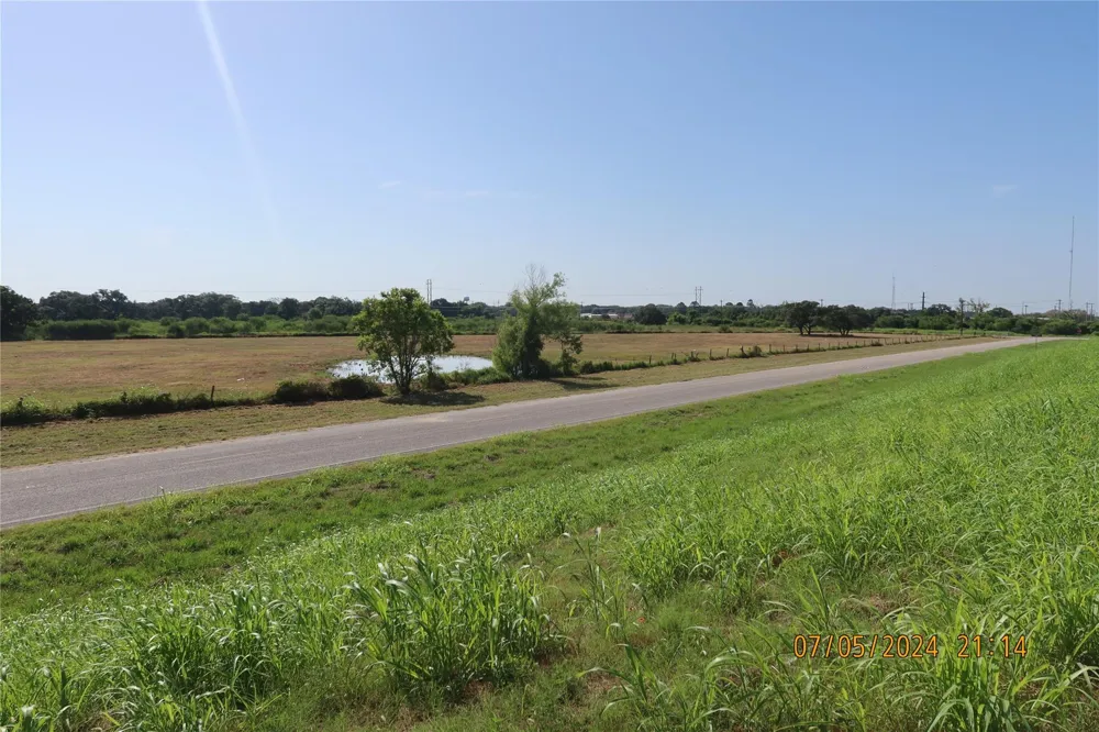 1046 Railhead Road Columbus, TX 78934