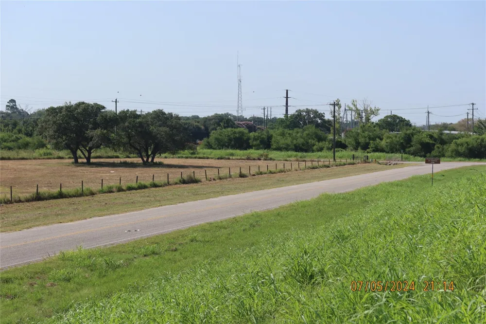 1046 Railhead Road Columbus, TX 78934