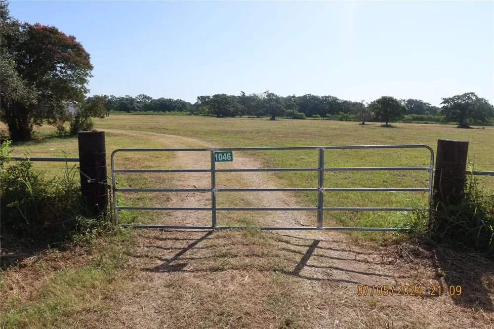 1046 Railhead Road Columbus, TX 78934
