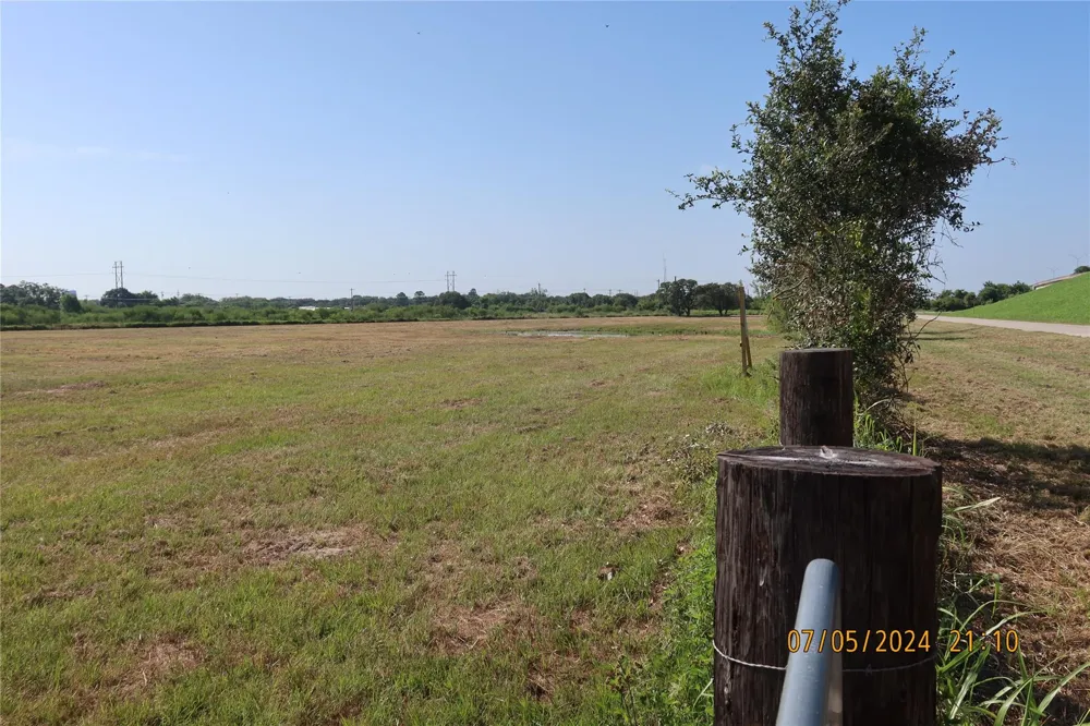 1046 Railhead Road Columbus, TX 78934