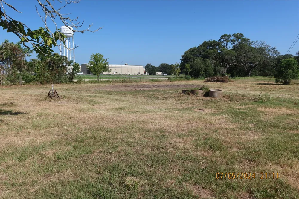 1046 Railhead Road Columbus, TX 78934