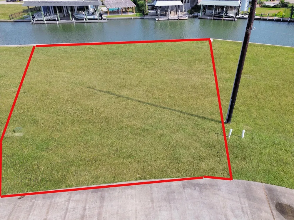 502 Neptune Circle Tiki Island, TX 77554