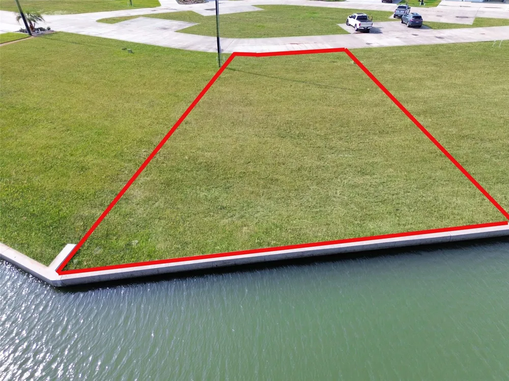 502 Neptune Circle Tiki Island, TX 77554