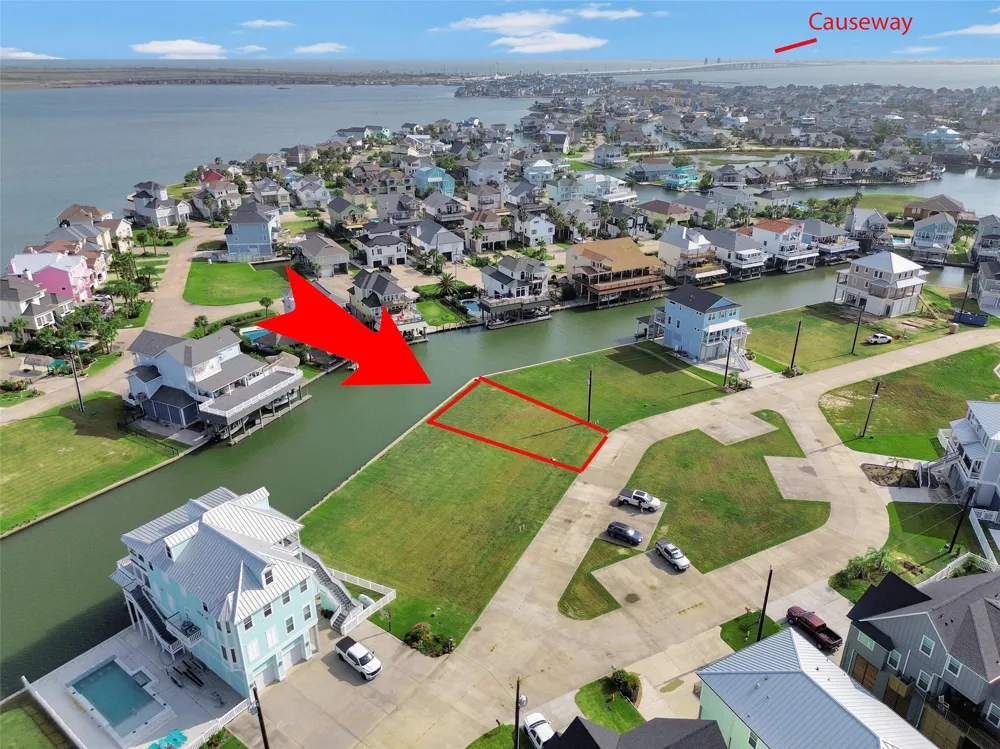 502 Neptune Circle Tiki Island, TX 77554